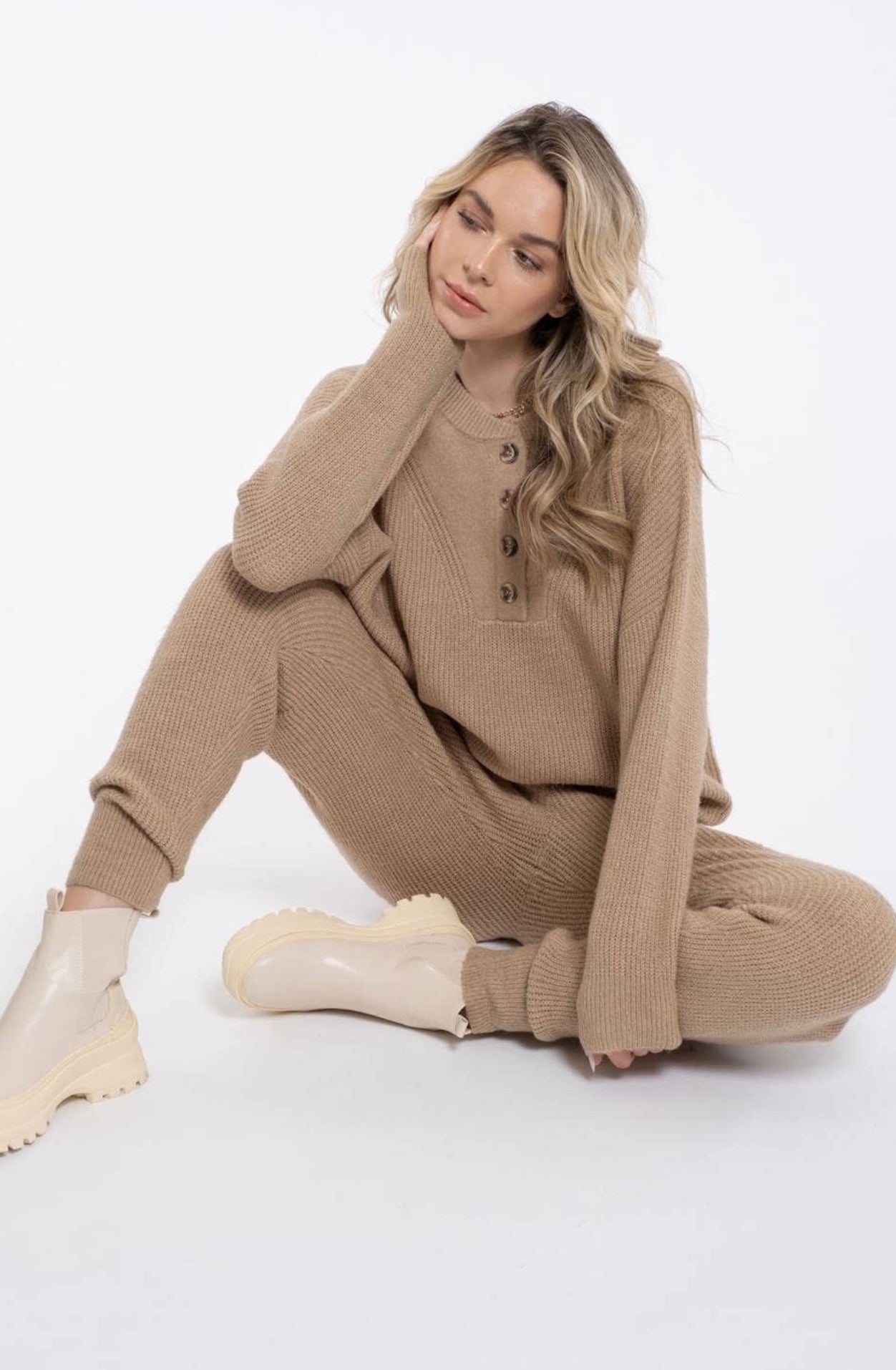 KNIT LOUNGE SET